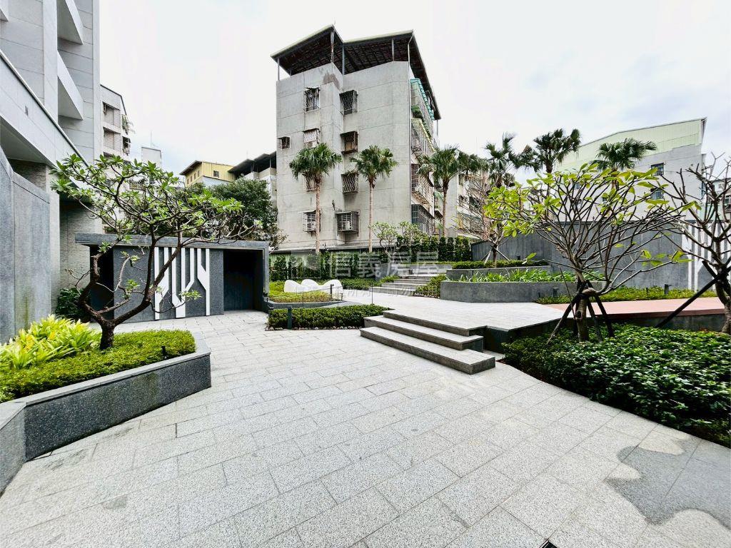 亞昕淳白四房雙車位房屋室內格局與周邊環境
