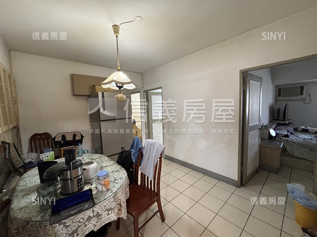 朝北次頂樓採光大三房平車房屋室內格局與周邊環境
