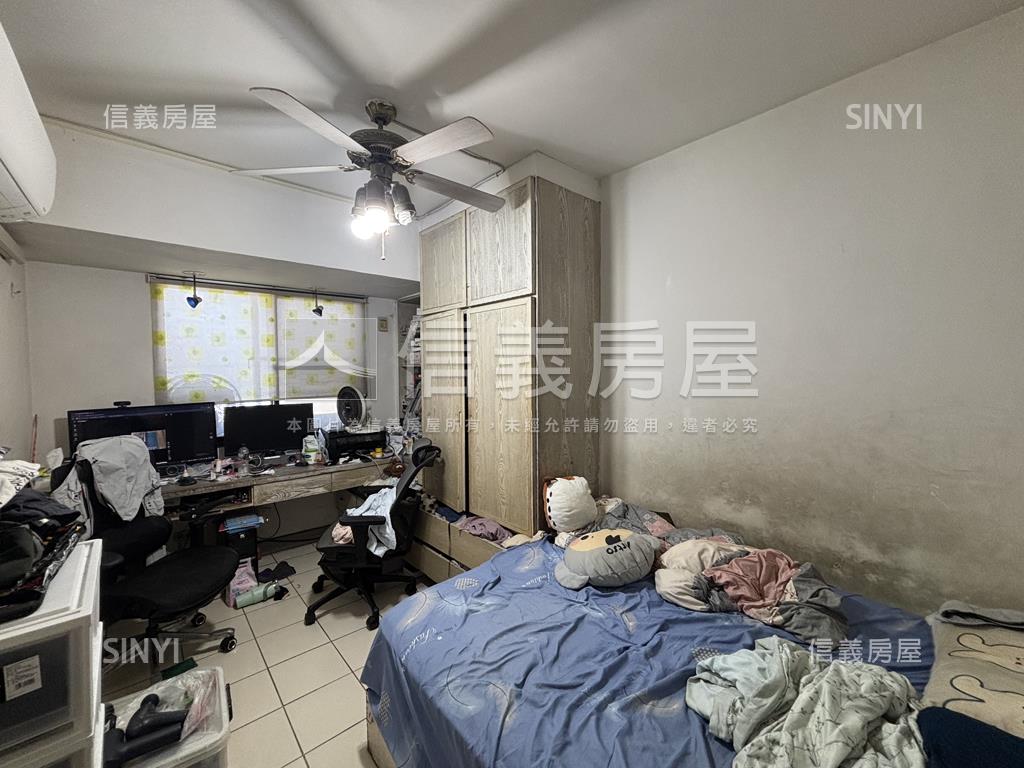 朝北次頂樓採光大三房平車房屋室內格局與周邊環境