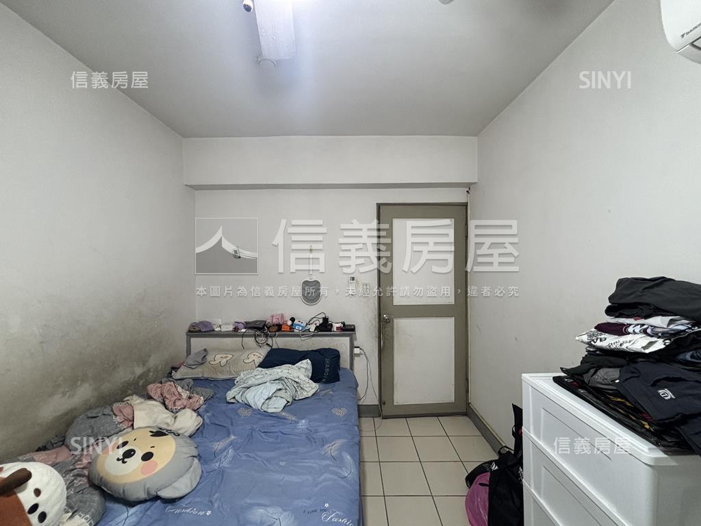 朝北次頂樓採光大三房平車房屋室內格局與周邊環境