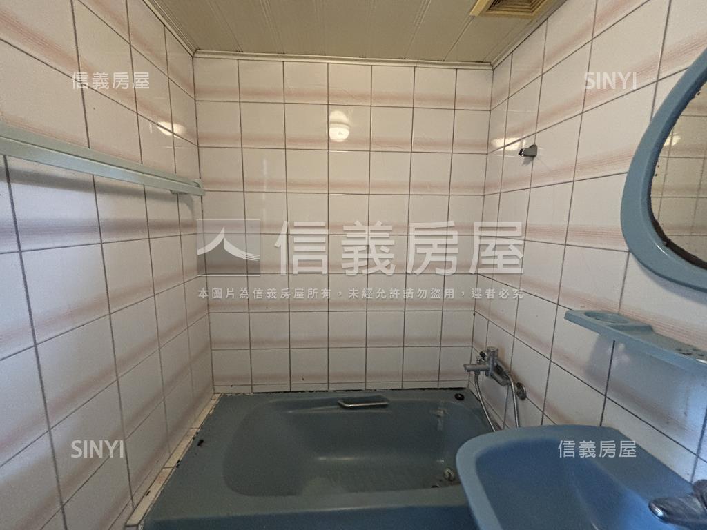 朝北次頂樓採光大三房平車房屋室內格局與周邊環境