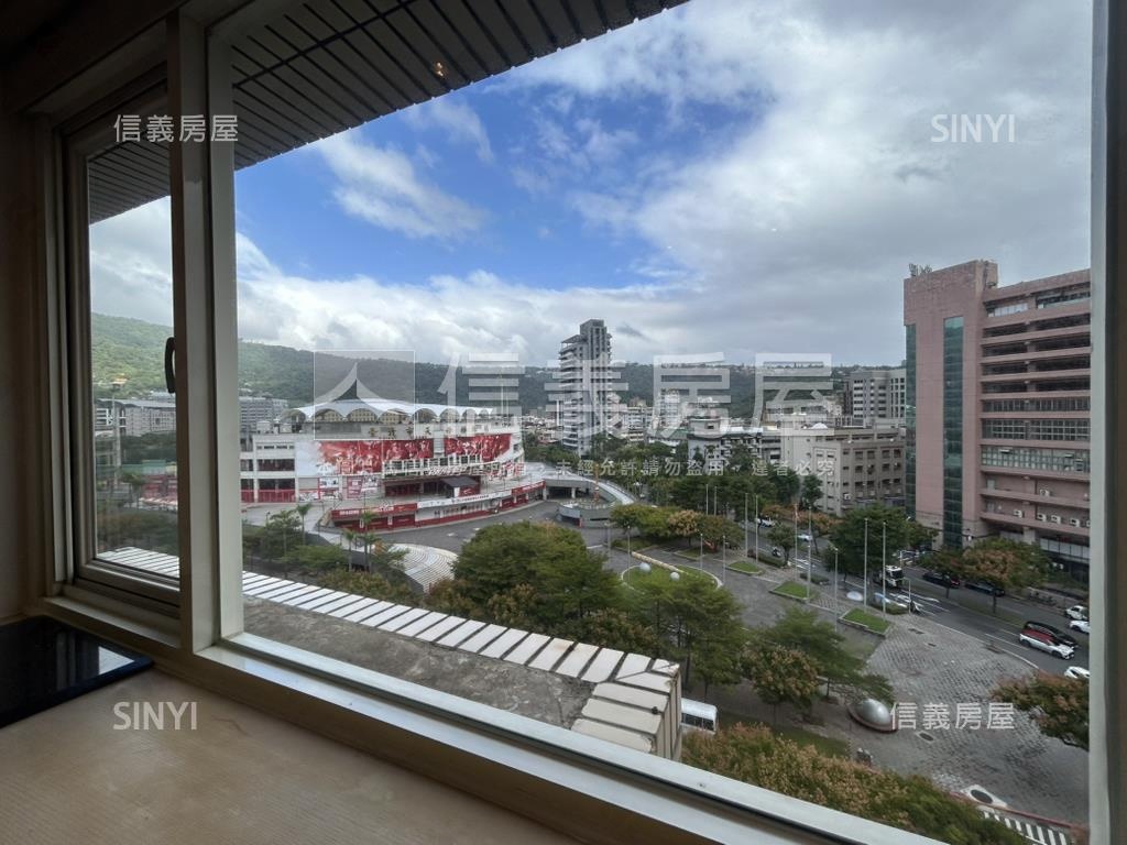 忠誠路鬱金香名宅房屋室內格局與周邊環境