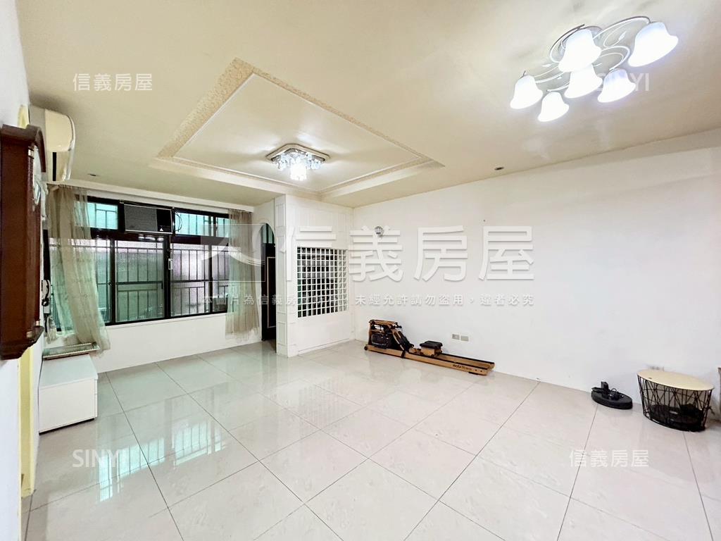 龍山大地坪大車庫透天房屋室內格局與周邊環境