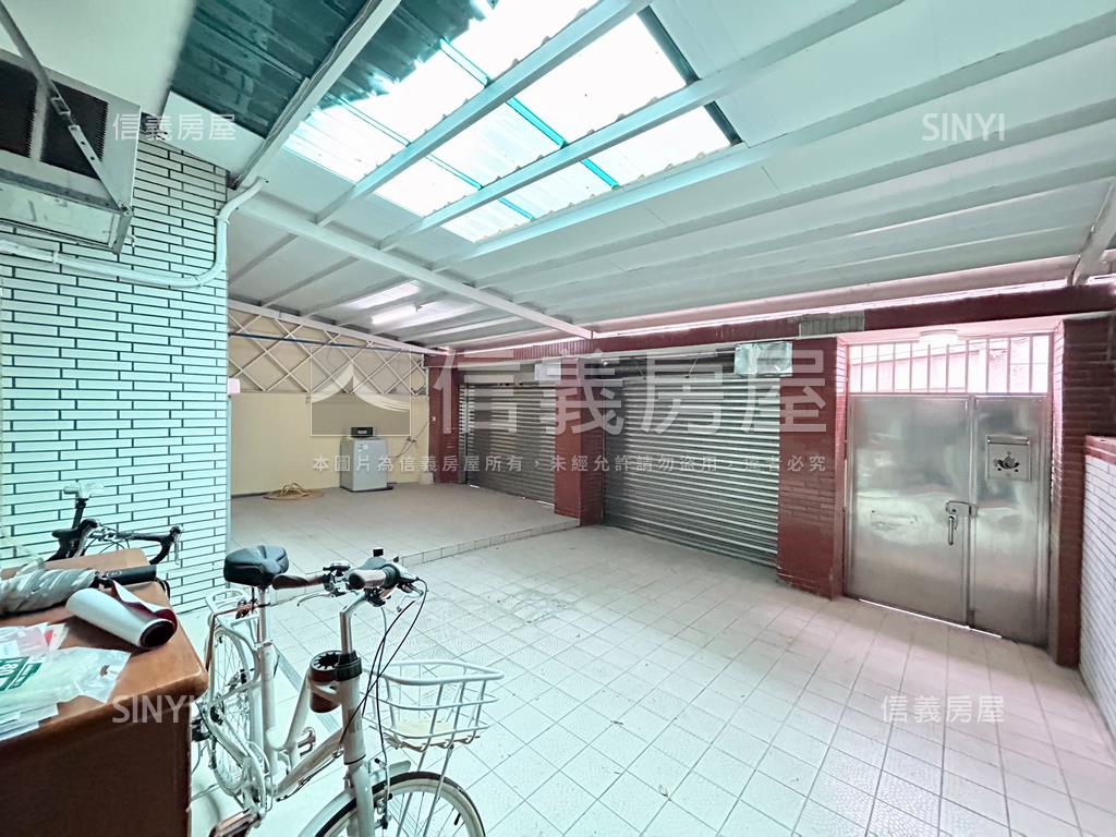 龍山大地坪大車庫透天房屋室內格局與周邊環境