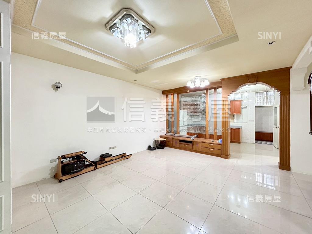 龍山大地坪大車庫透天房屋室內格局與周邊環境