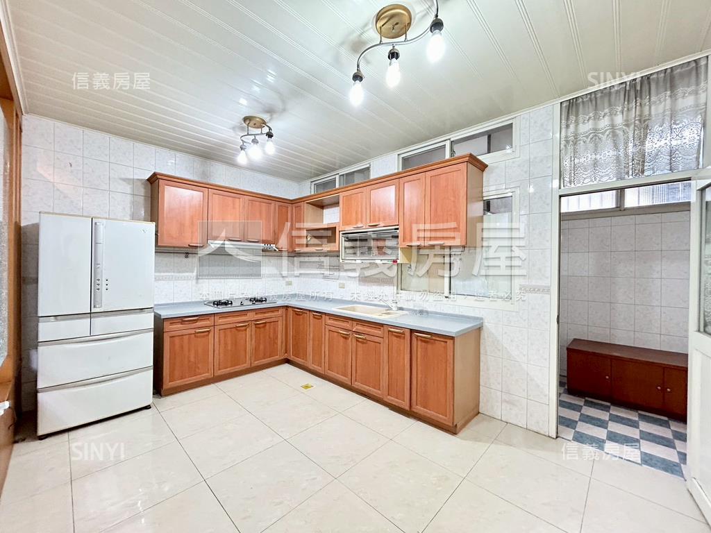 龍山大地坪大車庫透天房屋室內格局與周邊環境