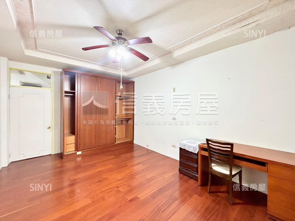 龍山大地坪大車庫透天房屋室內格局與周邊環境