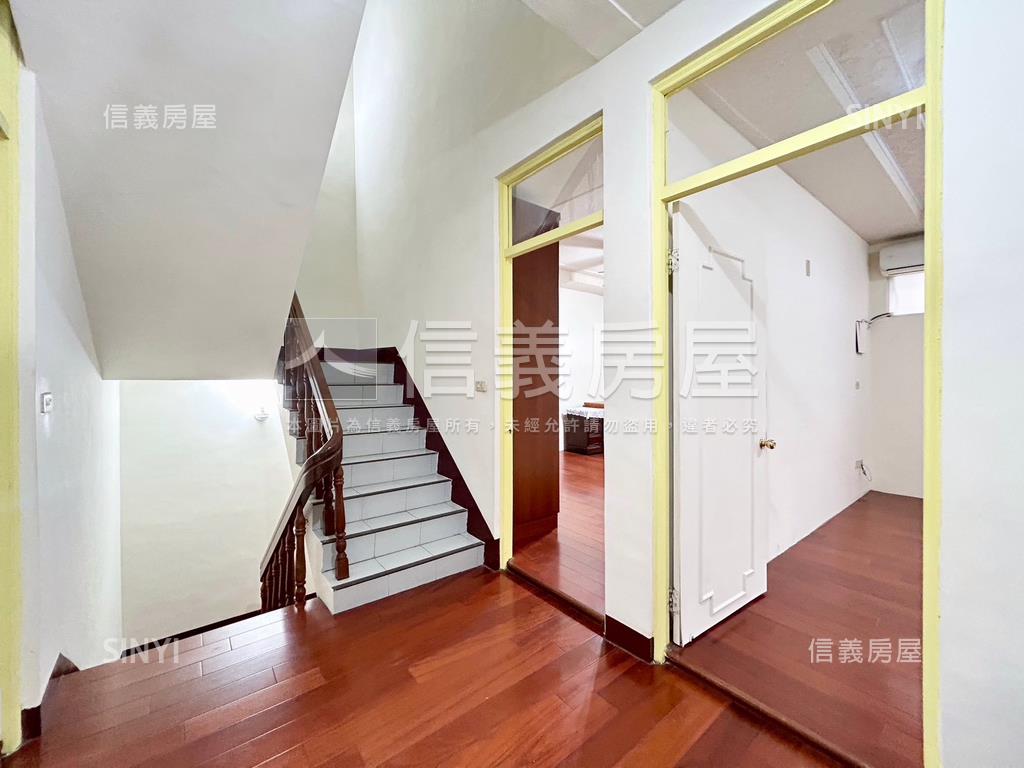 龍山大地坪大車庫透天房屋室內格局與周邊環境