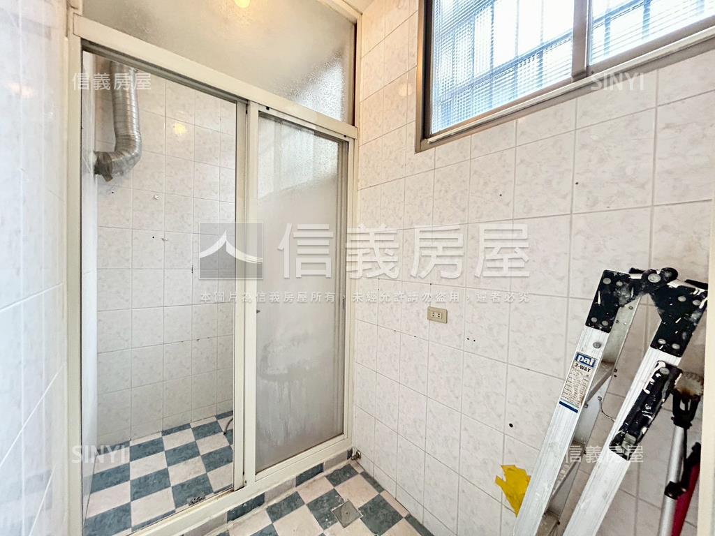 龍山大地坪大車庫透天房屋室內格局與周邊環境