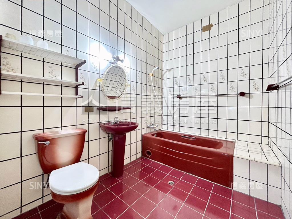 龍山大地坪大車庫透天房屋室內格局與周邊環境