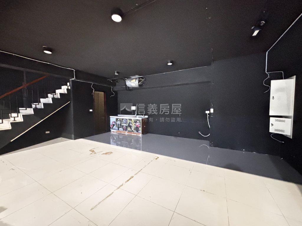 極致上品苑面馬路寬店面房屋室內格局與周邊環境