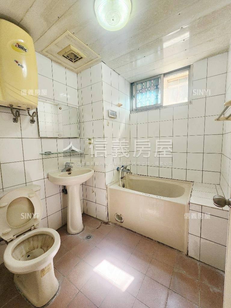 淡水稀有金雞母大套房房屋室內格局與周邊環境