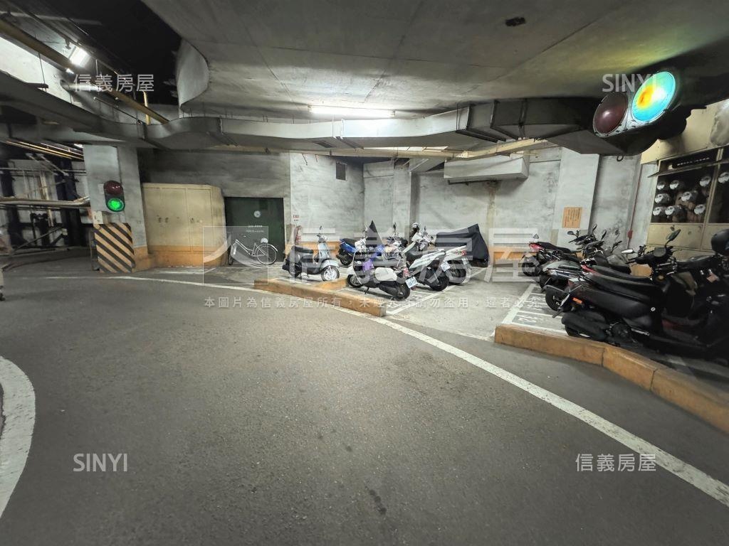 巨蛋面寬店面！附２０車位房屋室內格局與周邊環境