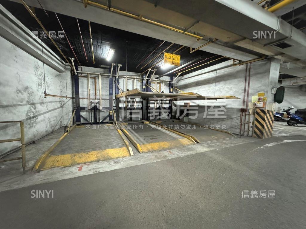 巨蛋面寬店面！附２０車位房屋室內格局與周邊環境