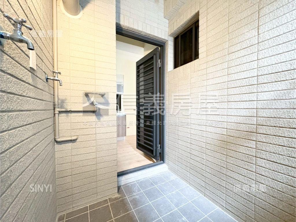 全新，大３房雙平面車位房屋室內格局與周邊環境