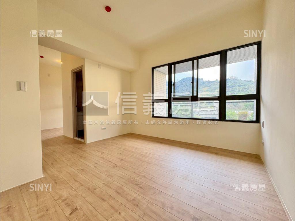 全新，大３房雙平面車位房屋室內格局與周邊環境