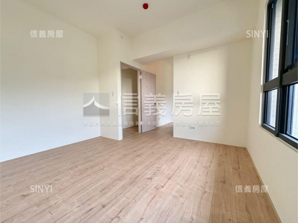 全新，大３房雙平面車位房屋室內格局與周邊環境