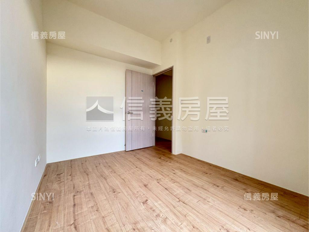 全新，大３房雙平面車位房屋室內格局與周邊環境