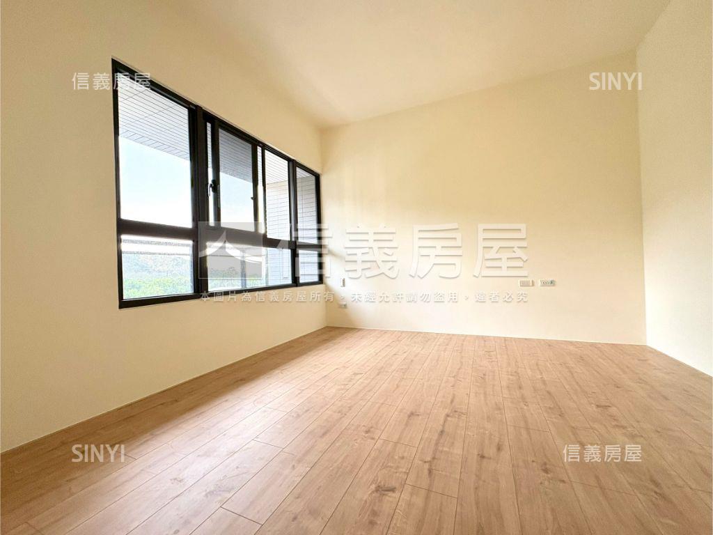 全新，大３房雙平面車位房屋室內格局與周邊環境