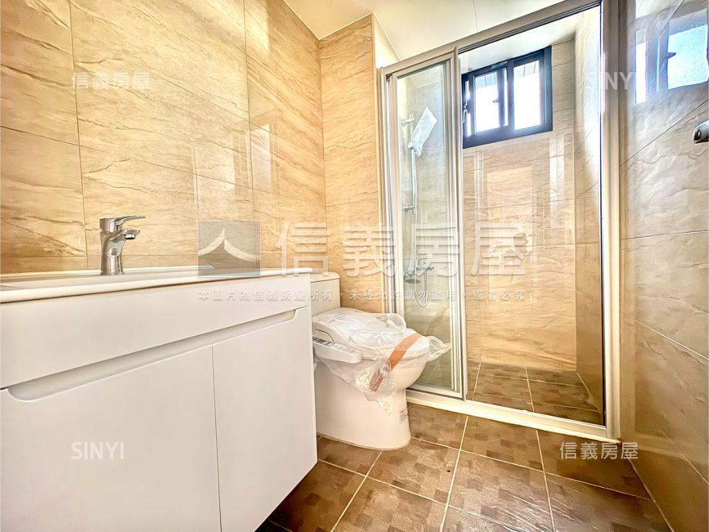 全新，大３房雙平面車位房屋室內格局與周邊環境