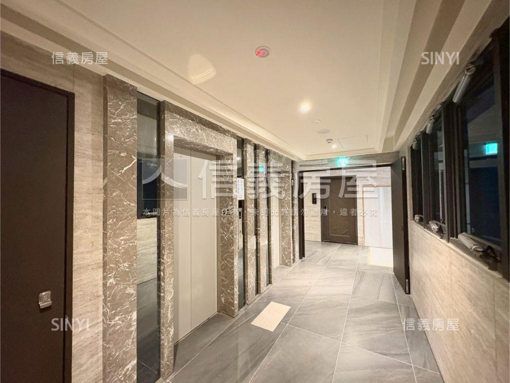 全新，大３房雙平面車位房屋室內格局與周邊環境