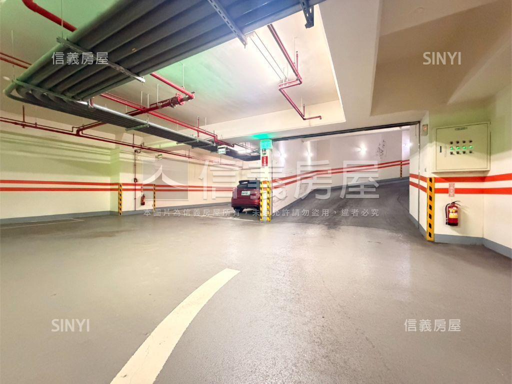 西門。麗德莊１１４號車位房屋室內格局與周邊環境