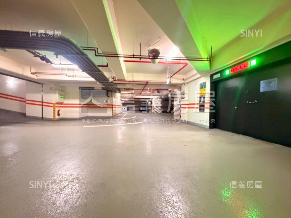 西門。麗德莊１１４號車位房屋室內格局與周邊環境