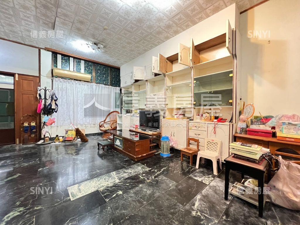 市區雙拼美透天房屋室內格局與周邊環境