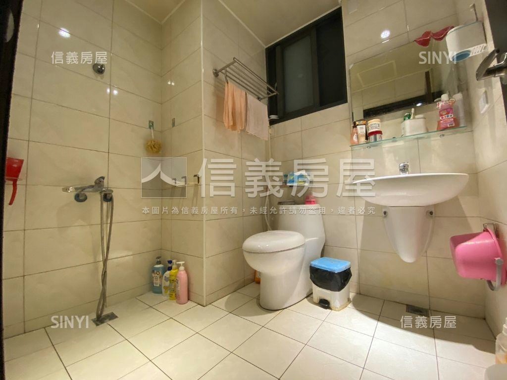 摩登世紀兩房平車讚房屋室內格局與周邊環境