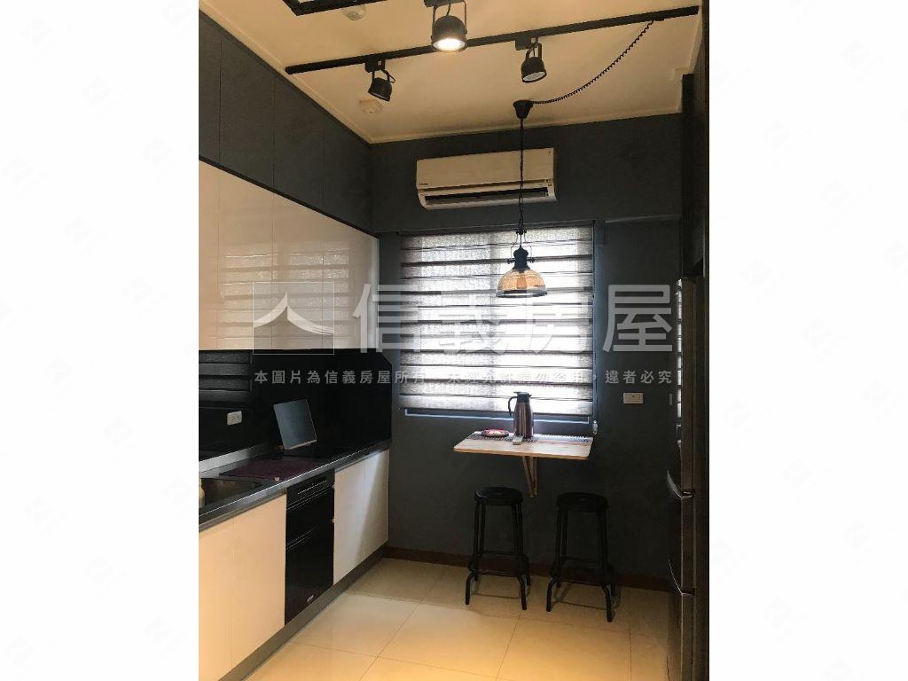 摩登世紀兩房平車讚房屋室內格局與周邊環境