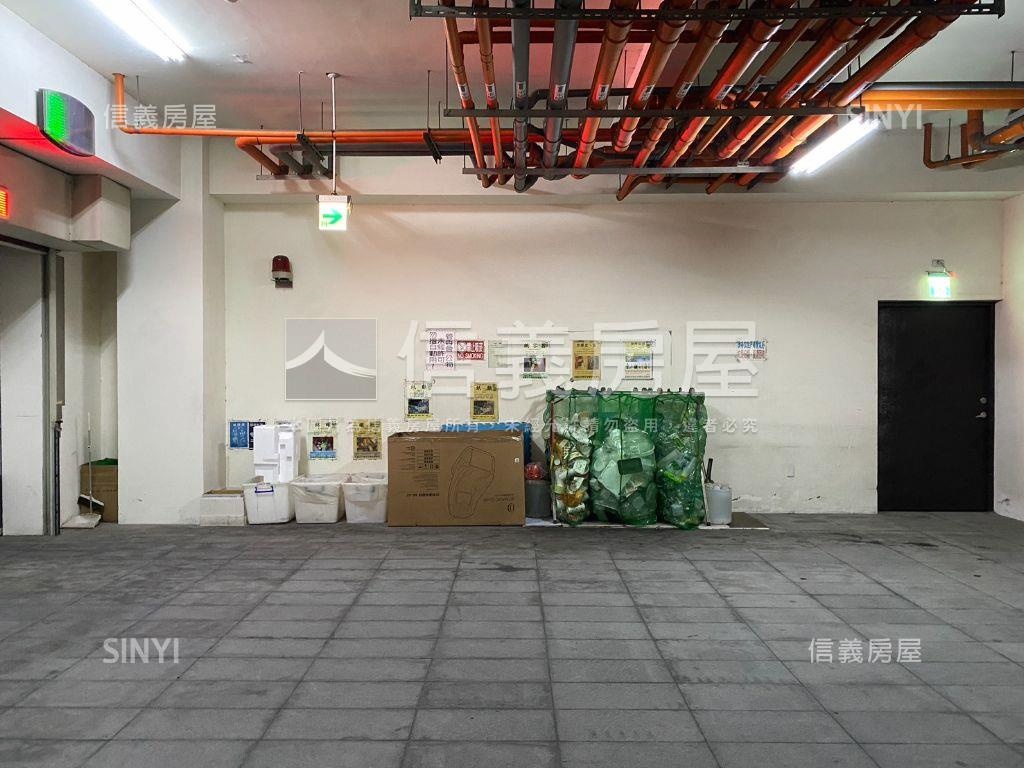 摩登世紀兩房平車讚房屋室內格局與周邊環境