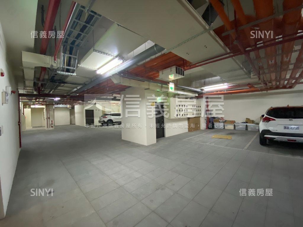 摩登世紀兩房平車讚房屋室內格局與周邊環境