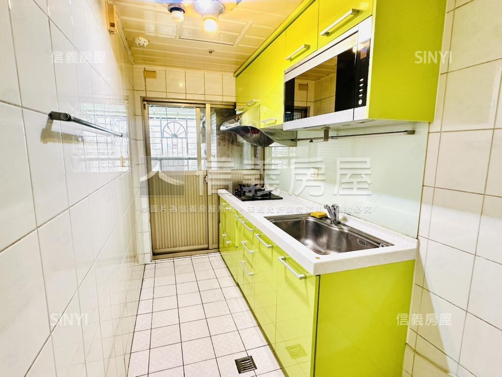 景安捷運３房車位房屋室內格局與周邊環境