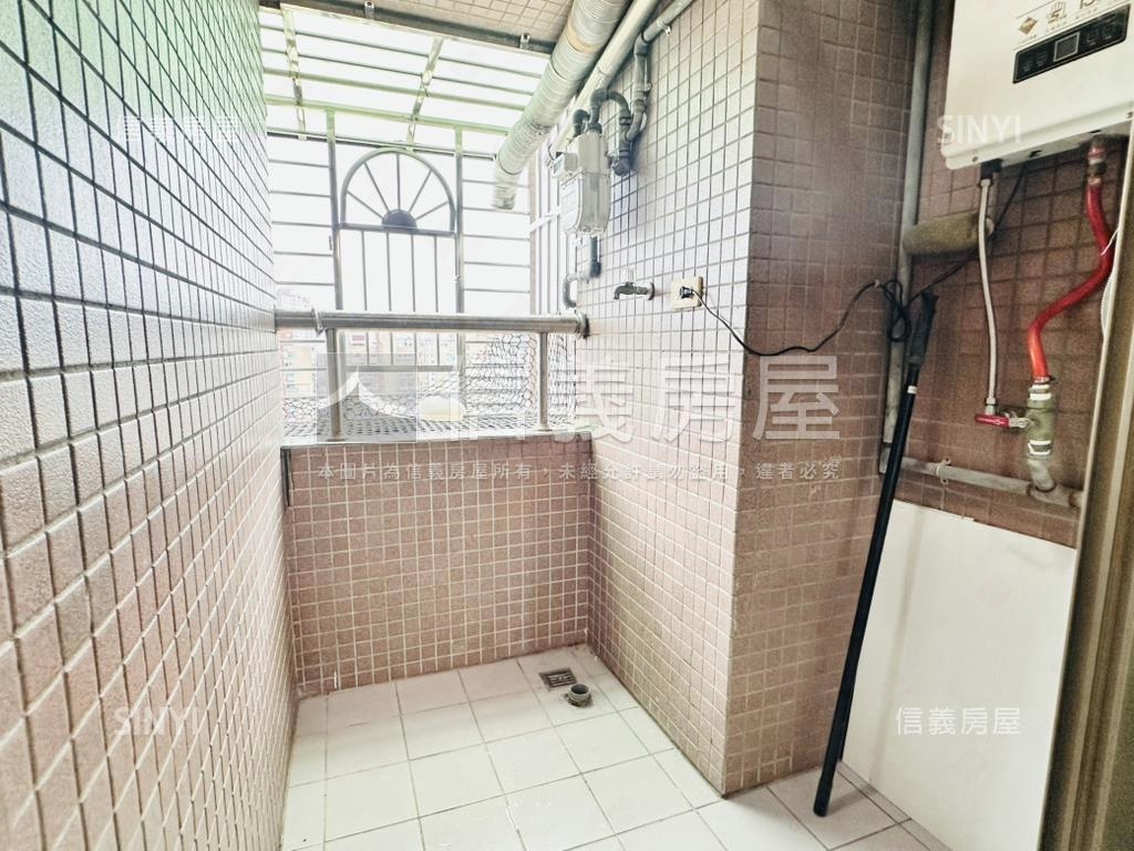 景安捷運３房車位房屋室內格局與周邊環境