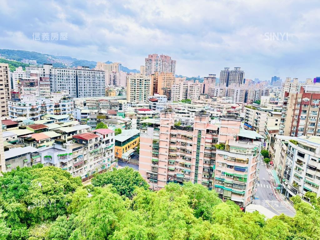 景安捷運３房車位房屋室內格局與周邊環境