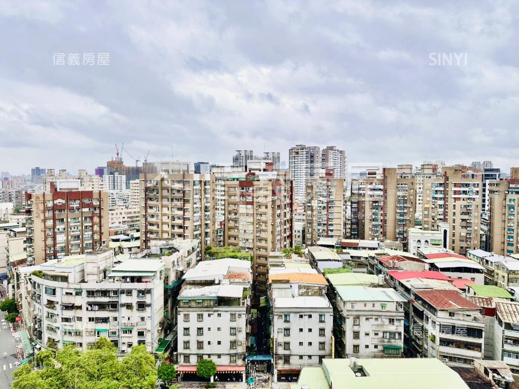 景安捷運３房車位房屋室內格局與周邊環境