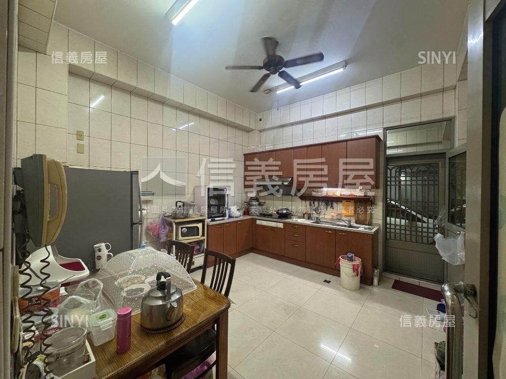 正民生路邊間透天店面房屋室內格局與周邊環境