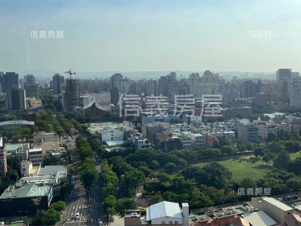 看這間面公園聯聚方庭房屋室內格局與周邊環境