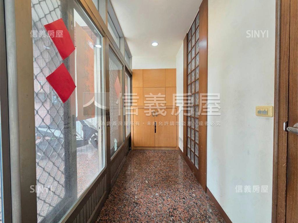五甲商圈三角窗透天房屋室內格局與周邊環境