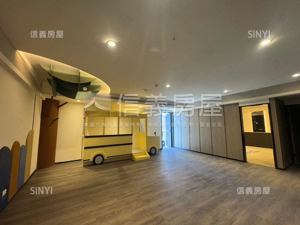 前後陽台近公園三房車位房屋室內格局與周邊環境