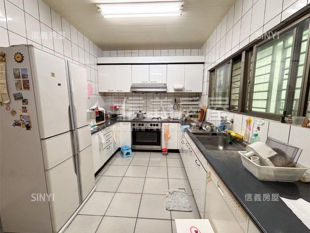 忠誠第一社區稀有透天房屋室內格局與周邊環境