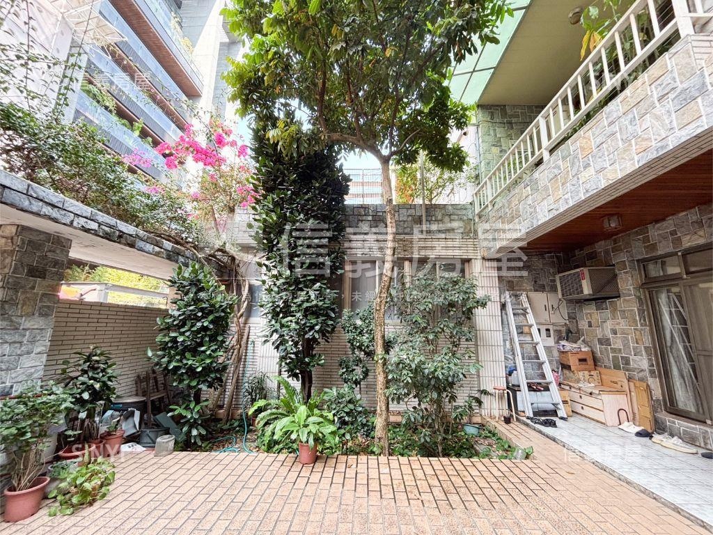 忠誠第一社區稀有透天房屋室內格局與周邊環境