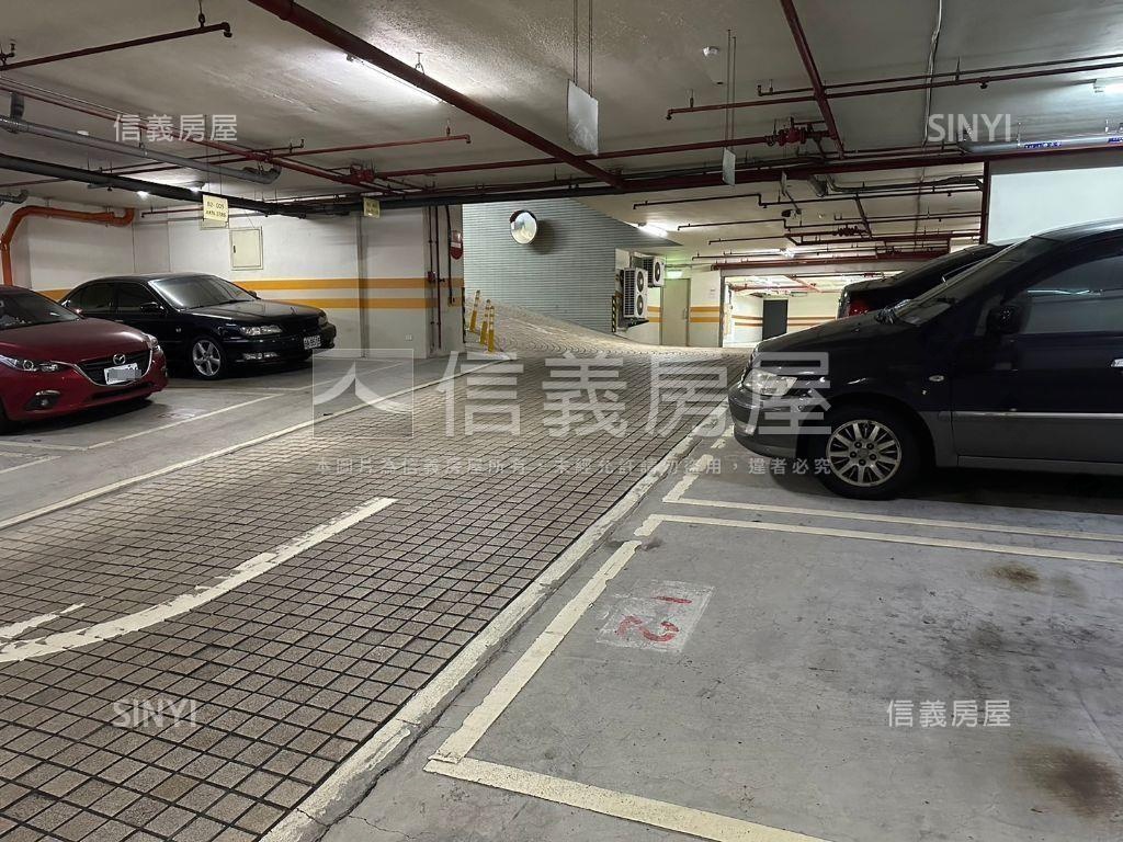 巨蛋捷運鋼骨景觀三房車位房屋室內格局與周邊環境