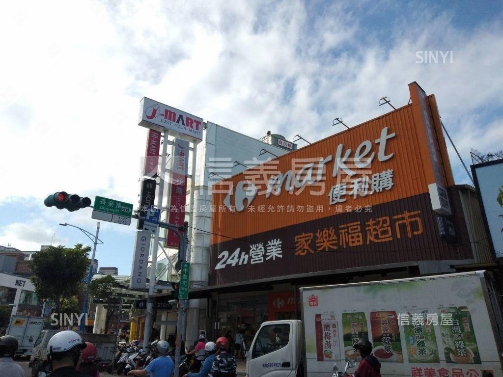 門口方便停車大空間一樓房屋室內格局與周邊環境