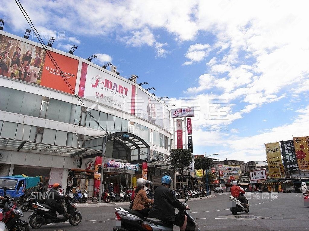 門口方便停車大空間一樓房屋室內格局與周邊環境