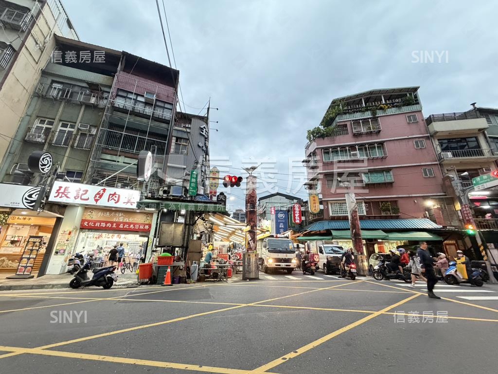 門口方便停車大空間一樓房屋室內格局與周邊環境