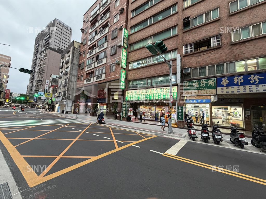 門口方便停車大空間一樓房屋室內格局與周邊環境