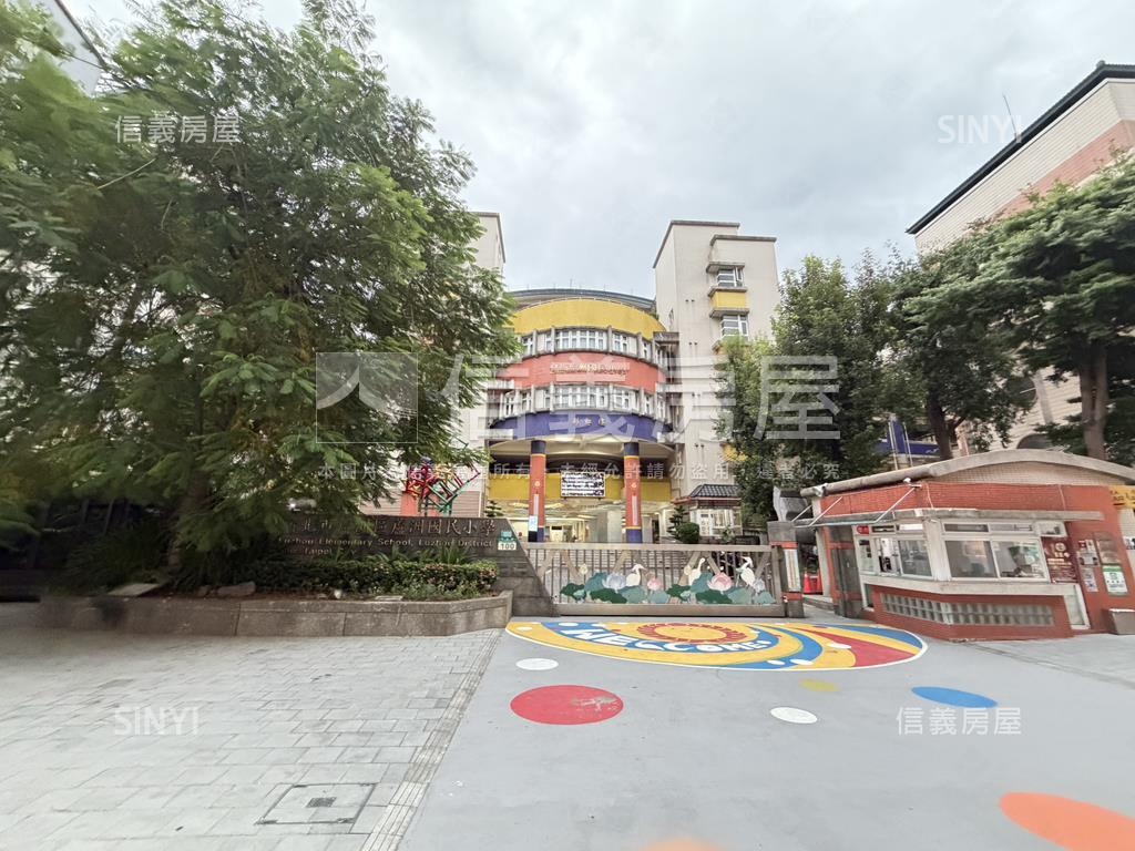 門口方便停車大空間一樓房屋室內格局與周邊環境