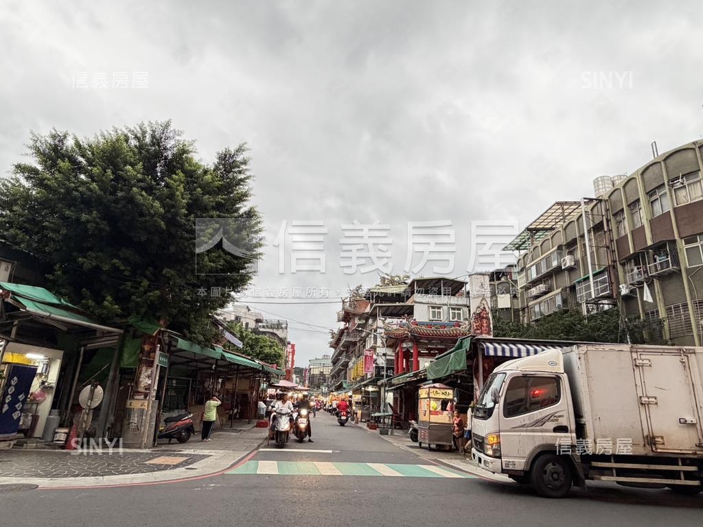 門口方便停車大空間一樓房屋室內格局與周邊環境