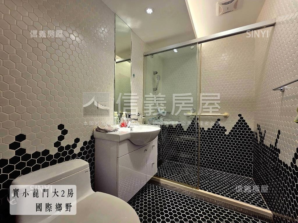 國際鄉野邊間大面窗２房房屋室內格局與周邊環境